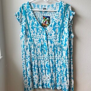 Blue and white short sleeve top